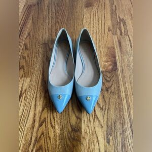 Tory Burch pointed flats two tone / light blue size 7